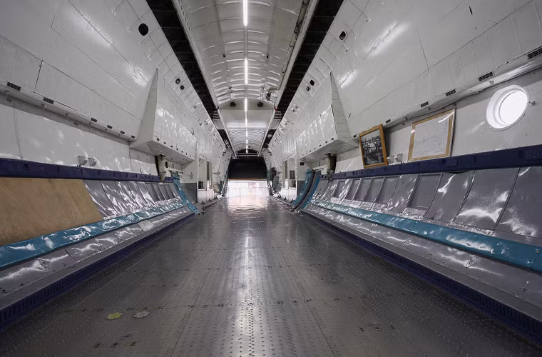 Với khoang hàng dài 33m, An-22 có khả năng chở được 2 chiếc tiêm kích MiG-21 được tháo rời một nửa. Còn xét tải trọng máy bay thì An-22 có khả năng chở đến 80 tấn hàng hóa, lớn hơn bất kỳ máy bay vận tải động cơ cánh quạt nào khác trên thế giới.