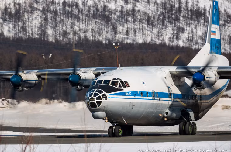 Ngoài ra, việc mang tải không đủ cũng do việc máy bay sẽ phải mang một lượng nhiên liệu lớn để đạt tầm bay tối đa 5.700km. Vì thời kỳ chiến tranh Việt Nam, máy bay Liên Xô chở khí tài quân sự không dễ dàng để được cho phép tiếp dầu trên tất cả các sân bay thế giới.