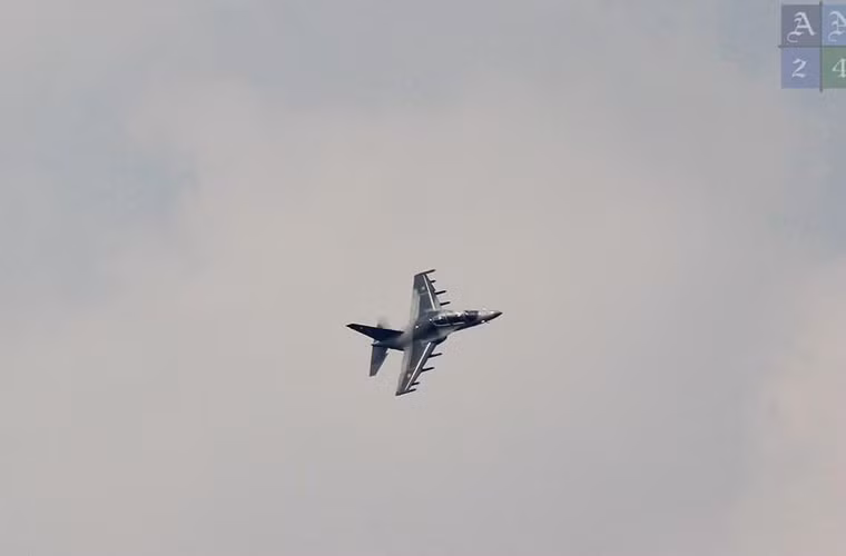 Đặc biệt, Yak-130 cũng đem lại lựa chọn thứ ba cho Bangladesh sau MiG-29, F-7BG/BGI trong chiến đấu. Bởi Yak-130 cũng có khả năng tác chiến không đối không, không đối đất khá mạnh.