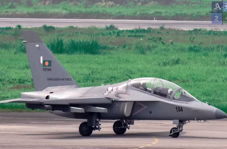 Các máy bay Yak-130 được xem là máy bay huấn luyện chiến đấu tiên tiến nhất Bangladesh từ trước tới nay. Nó sẽ giúp phi công nước này dễ dàng làm quen với các tiêm kích thế hệ 4-5 sau này.