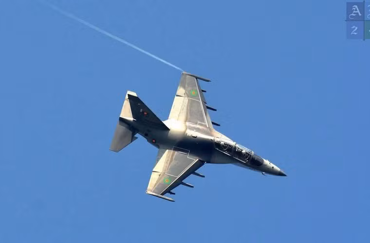 Nó có thể đạt tốc độ tối đa cận âm 1.060km/h, tầm bay 2.100km, bán kính tác chiến 555km, trần bay 12,5km, vận tốc leo cao 65m/s.