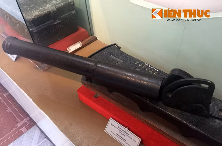 Súng phóng lựu đạn khổng lồ.