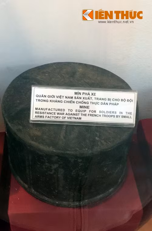Mìn phá xe do quân giới Việt Nam sản xuất, trang bị cho bộ đội trong kháng chiến chống thực dân Pháp.