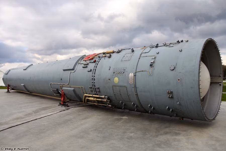 Trong khi đó về bản chất, Mỹ không tiến hành bất kỳ sự nâng cấp nào đối với năng lực răn đe hạt nhân nên đã tụt hậu đáng kể so với các đối thủ chính. Ngoài ra nếu nói trực tiếp về khả năng của Washington thì bức tranh sẽ được phác thảo như sau: