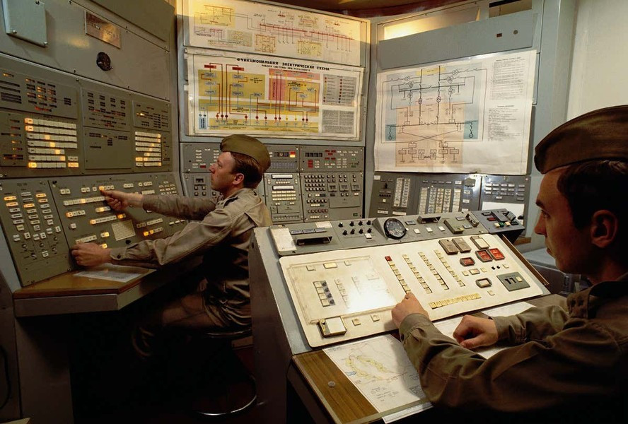 Trên thực tế, đây là những tên lửa đạn đạo xuyên lục địa (ICBM) thông thường, nhưng thay vì mang đầu đạn hạt nhân, chúng được trang bị hệ thống truyền dẫn cực mạnh và có khả năng chống lại tác chiến điện tử.