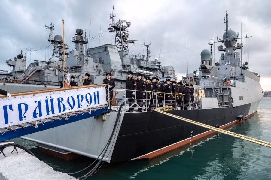 Để chống lại tên lửa hành trình đối hạm, tàu chiến Buyan-M được trang bị 1 pháo phòng không cao tốc AK-630M2 Duet nòng kép, có tốc độ bắn 10.000 phát/phút, tầm bắn lớn nhất 5 km.