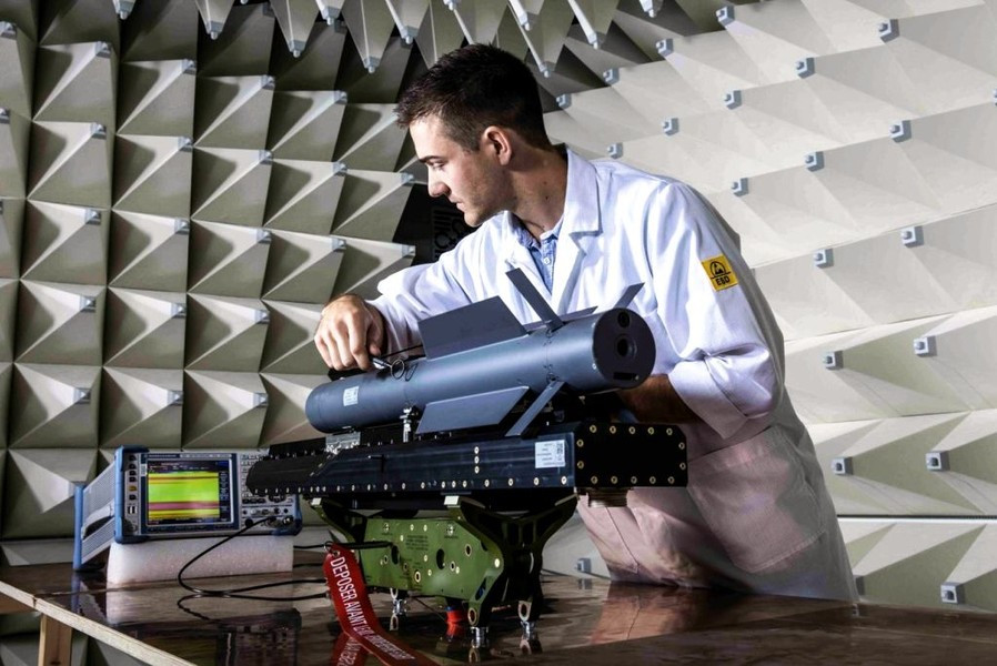 Theo ông Brendler, dự án đang được thực hiện sẽ hướng đến việc tích hợp một bệ phóng cơ động mang theo 9 tên lửa đánh chặn tương thích hoàn toàn với tháp pháo của Skyranger.