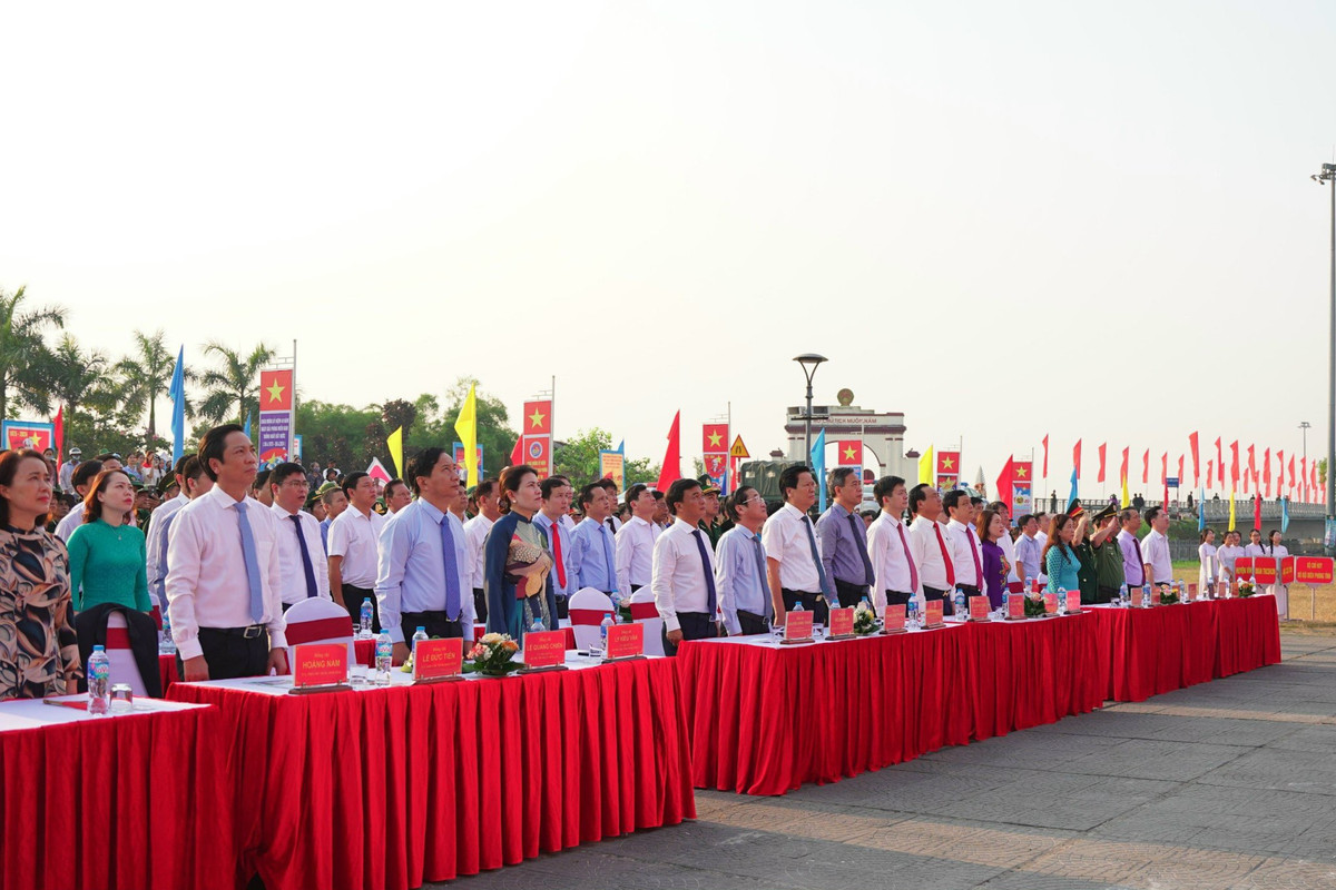 Trang nghiem le thuong co “thong nhat non song” noi vi tuyen 17-Hinh-2