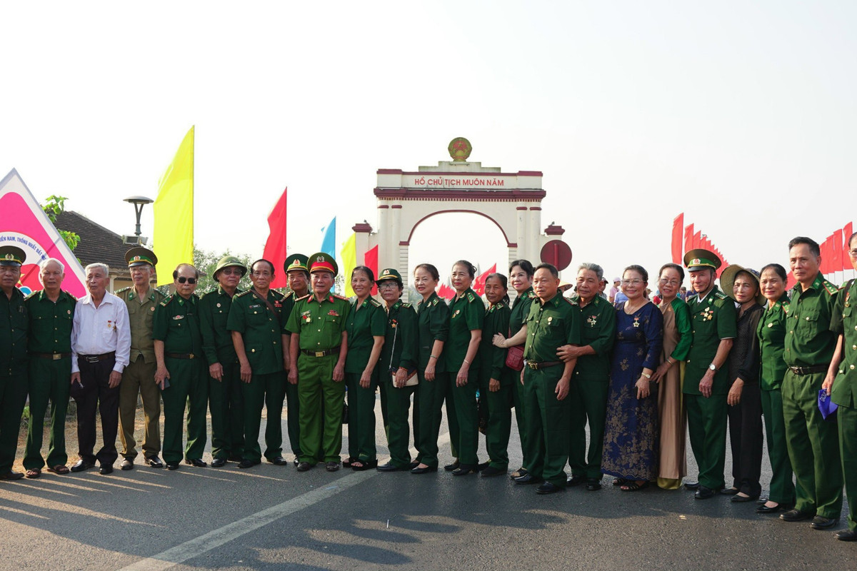 Trang nghiem le thuong co “thong nhat non song” noi vi tuyen 17-Hinh-4