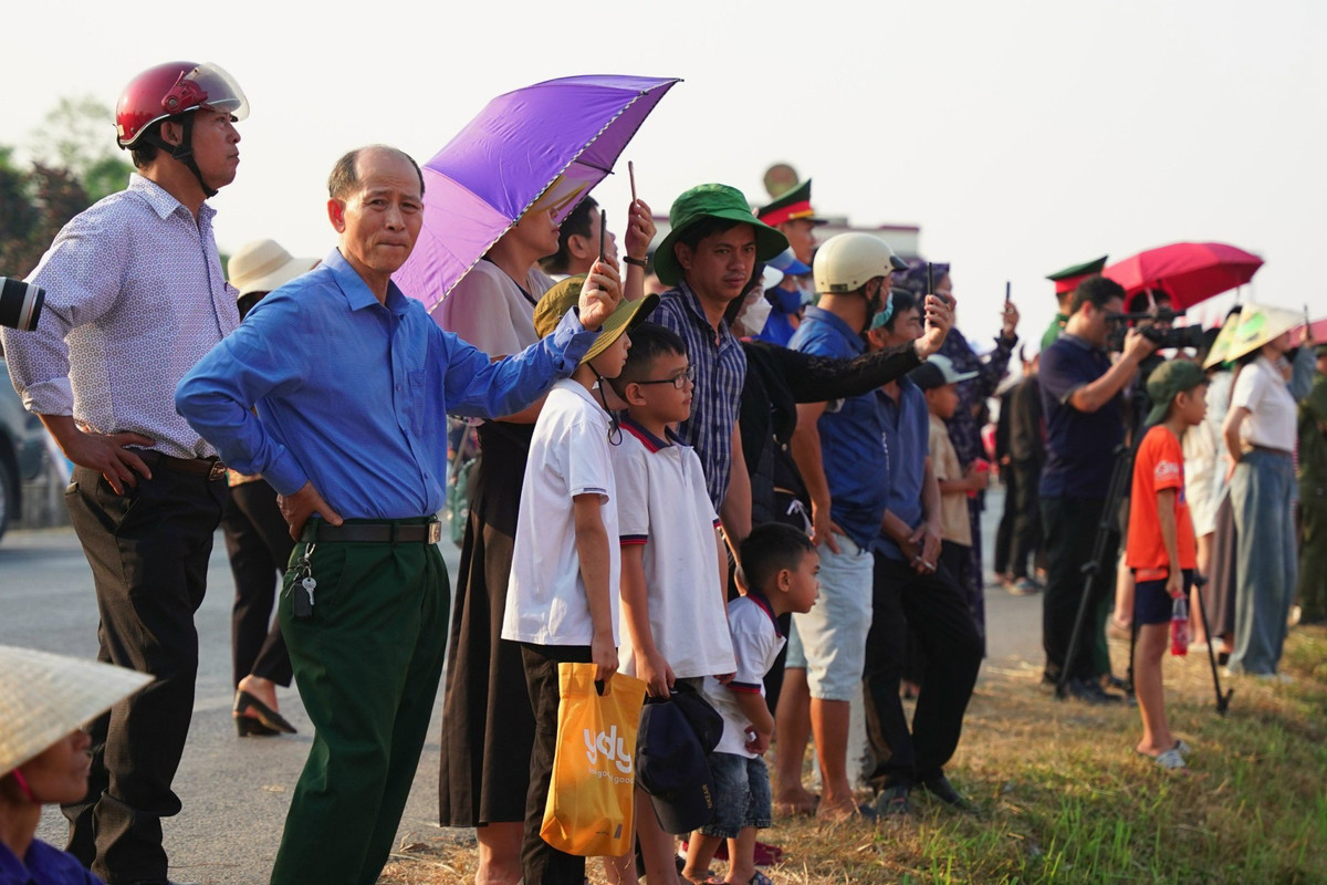 Trang nghiem le thuong co “thong nhat non song” noi vi tuyen 17-Hinh-6