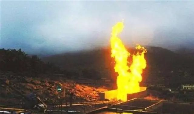 Cháy giếng cổ sâu 17m, phát hiện kho báu “xâu thành chuỗi“ Chay gieng co sau 17m, phat hien kho bau “xau thanh chuoi“