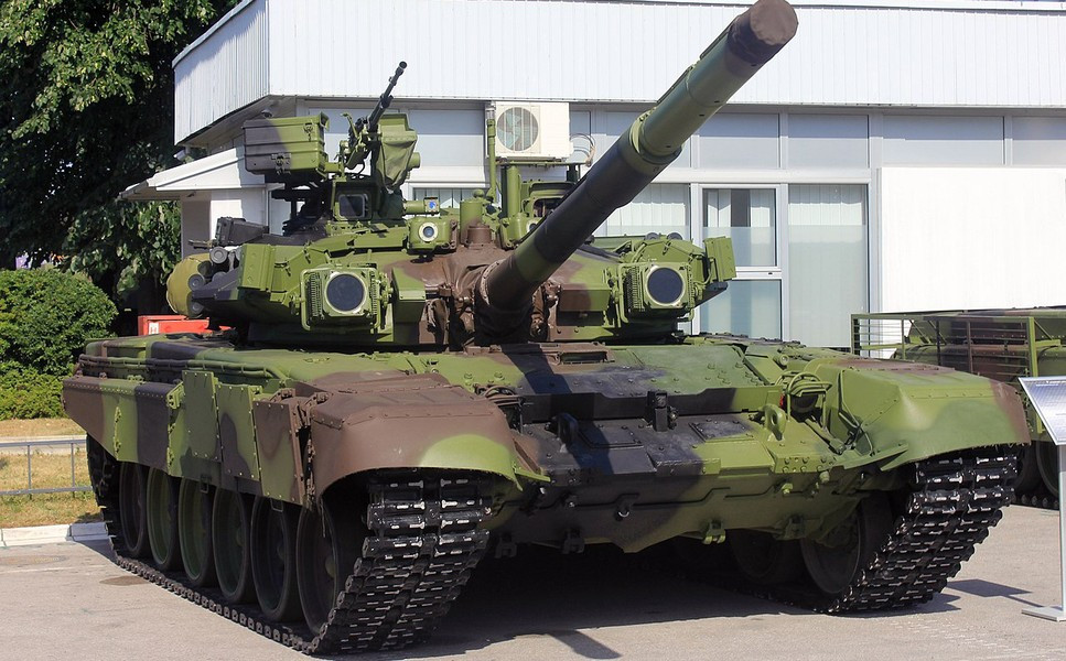 M-84AS xuất hiện công khai lần đầu tiên vào tháng 7.2004 tại căn cứ quân sự Nikinci. Nó dường như rất giống với T-90S của Nga, cả về ngoại hình và tính năng.