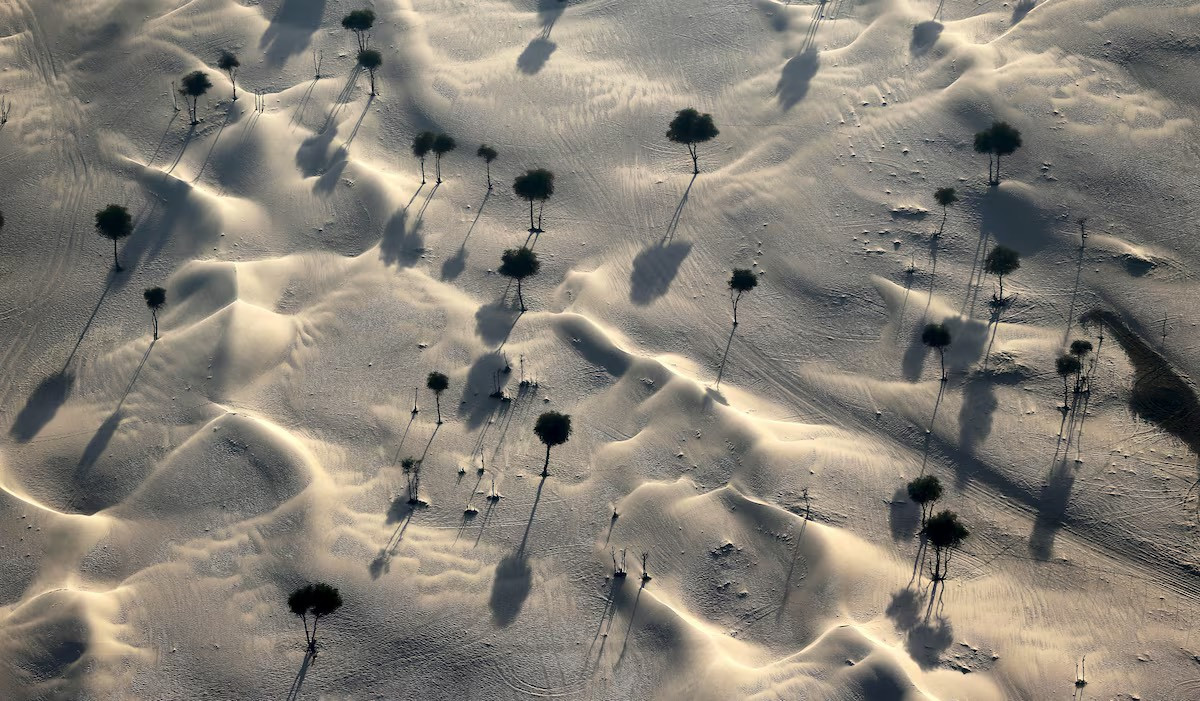 Quang cảnh từ trên cao nhìn xuống hoang mạc Nad Al Sheba ở Dubai.