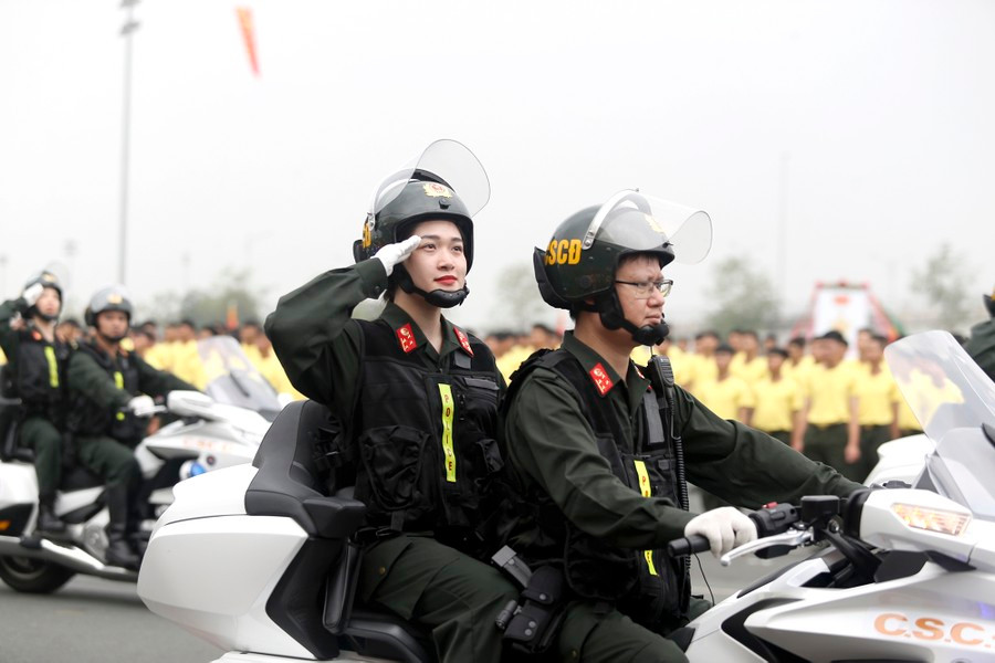 Hơn 100 phương tiện gồm ôtô đặc chủng, xe máy chuyên dụng của lực lượng Cảnh sát cơ động tham gia buổi diễu binh, diễu hành có quy mô lớn nhất từ trước tới nay. 