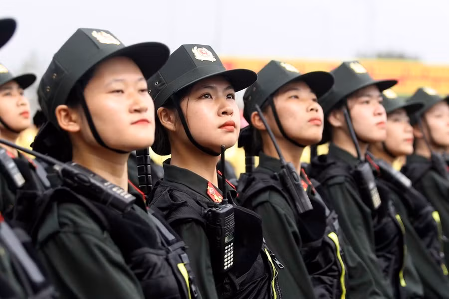 Đội nắng dầm mưa, những gương mặt luôn hiện lên nét rắn rỏi. 