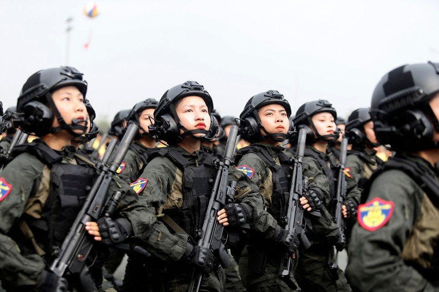 Những cô gái vô cùng mạnh mẽ, quyết đoán trong thực hiện nhiệm vụ nhưng không kém phần duyên dáng của người thiếu nữ. 