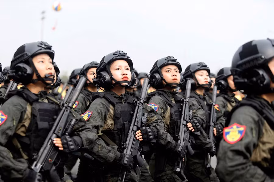 Những cô gái vô cùng mạnh mẽ, quyết đoán trong thực hiện nhiệm vụ nhưng không kém phần duyên dáng của người thiếu nữ. 