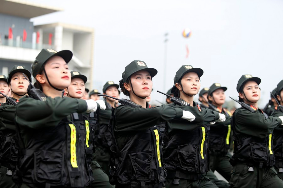 Nét đẹp rạng ngời nhưng vô cùng mạnh mẽ của những nữ cảnh sát. 