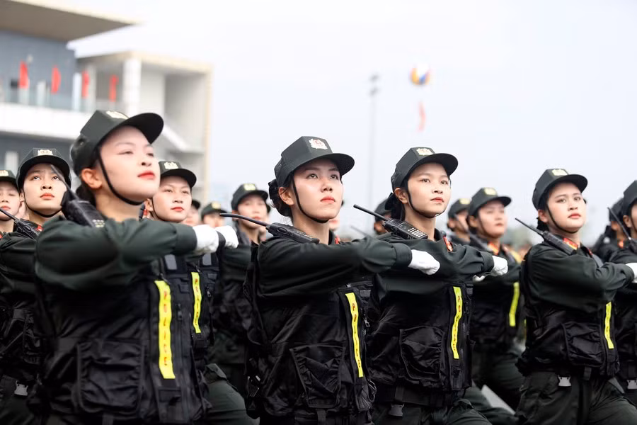 Nét đẹp rạng ngời nhưng vô cùng mạnh mẽ của những nữ cảnh sát. 