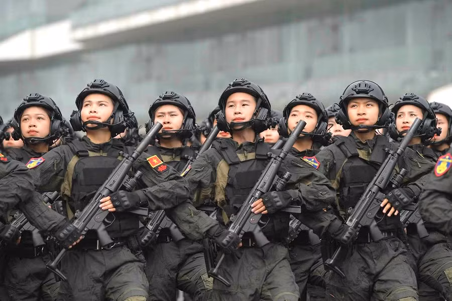 Để chuẩn bị cho lễ kỷ niệm, các nữ chiến sĩ đã tập luyện suốt hơn ba tháng qua. 