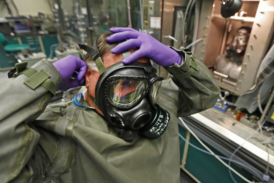 Trong khi đó, khu thử nghiệm Dugway nằm cách thành phố Salt Lake khoảng 100km về phía Tây Nam, được thành lập vào năm 1942 với mục đích thử nghiệm vũ khí sinh học và hóa học nguy hiểm nhất hành tinh.