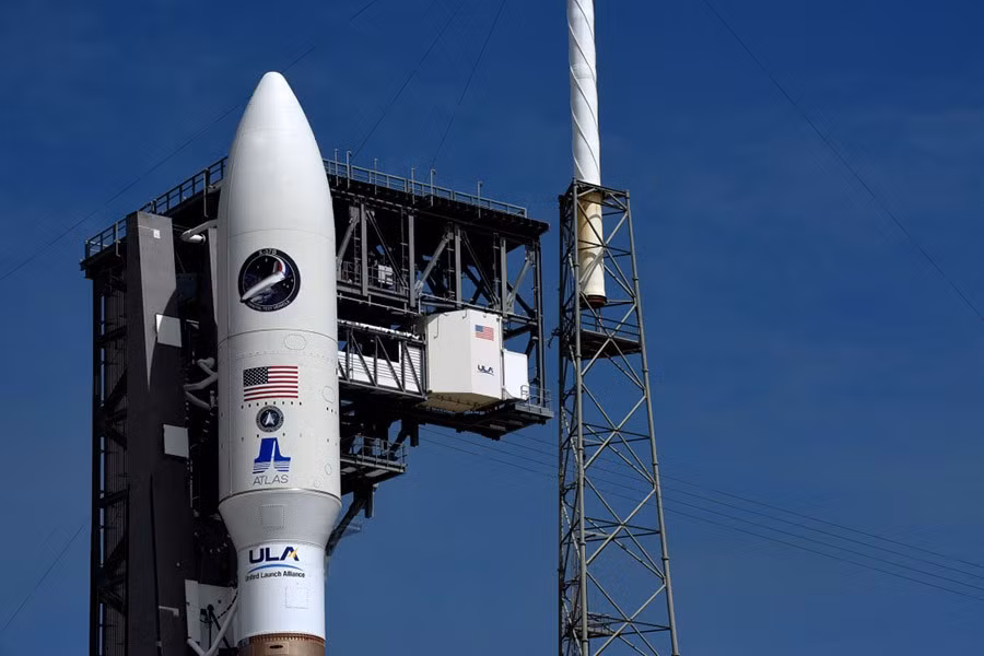 Không nhiều người từng nghe về Boeing X-37B - tàu vũ trụ không người lái có nguồn gốc là một dự án của NASA vào năm 1999, sau đó được chuyển giao cho Bộ Quốc phòng Mỹ vào năm 2004.