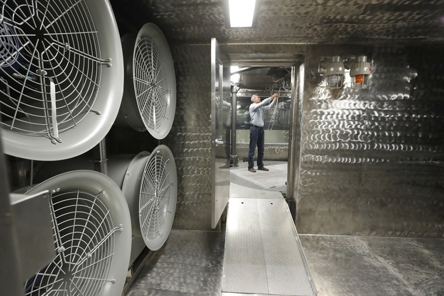 Năm 2004, Deseret News tuyên bố rằng Dave Rosenfeld, Chủ tịch của Hội những người săn UFO bang Utah tuyên bố: “UFO đã được nhìn thấy và báo cáo trong khu vực xung quanh Dugway”.