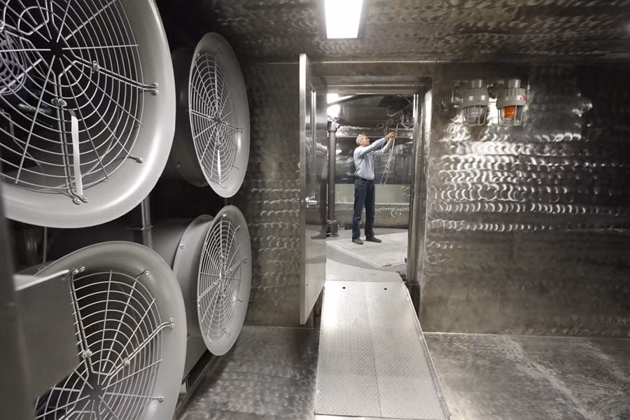 Năm 2004, Deseret News tuyên bố rằng Dave Rosenfeld, Chủ tịch của Hội những người săn UFO bang Utah tuyên bố: “UFO đã được nhìn thấy và báo cáo trong khu vực xung quanh Dugway”.