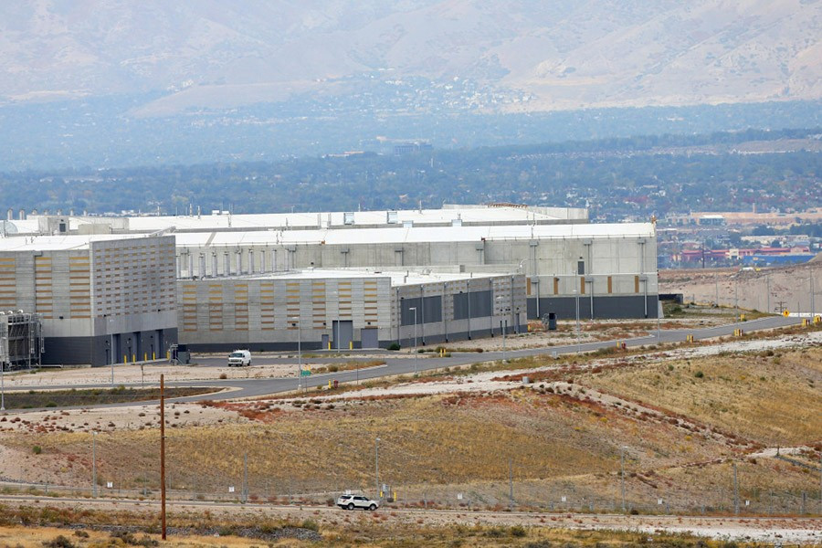 Bao phủ gần 140.000 m2, đây là một trong những trung tâm dữ liệu lớn nhất ở Mỹ. Trang web của Trung tâm hiển thị rõ ràng phương châm: “Nếu bạn không có gì để che giấu, bạn không có gì phải sợ hãi”.