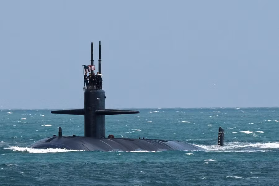 Dưới mặt nước, USS Jimmy Carter được coi là tàu ngầm bí mật nhất của Hải quân Mỹ, được thiết kế đặc biệt cho chiến tranh dưới đáy biển và các nhiệm vụ bí mật ở đại dương.