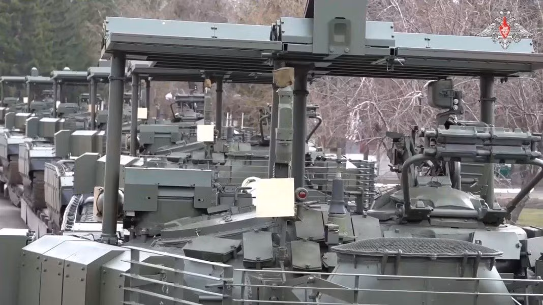 Cấu kiện này có tác dụng đặc biệt khi chống lại đòn tấn công của máy bay không người lái cảm tử dạng FPV cũng như tên lửa chống tăng đánh đột nóc kiểu Javelin do Mỹ sản xuất.