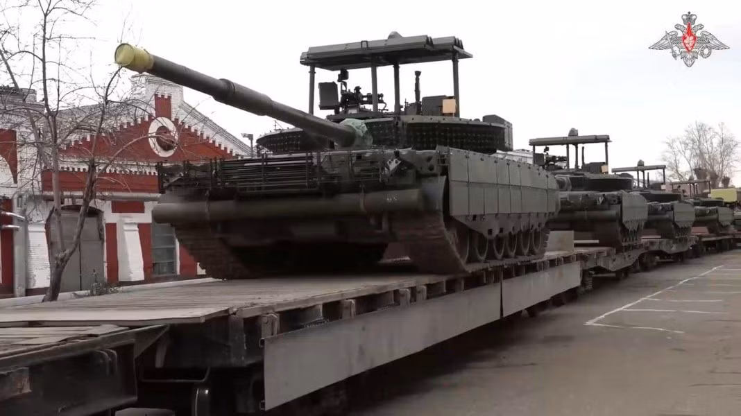 Hiện nay tất cả xe tăng T-80BVM thuộc lô mới đều đã được cho xuất xưởng. Những chiến xa này đang chuẩn bị bàn giao cho đơn vị chiến đấu, khi chúng được chất lên tàu hỏa để ra tiền tuyến.