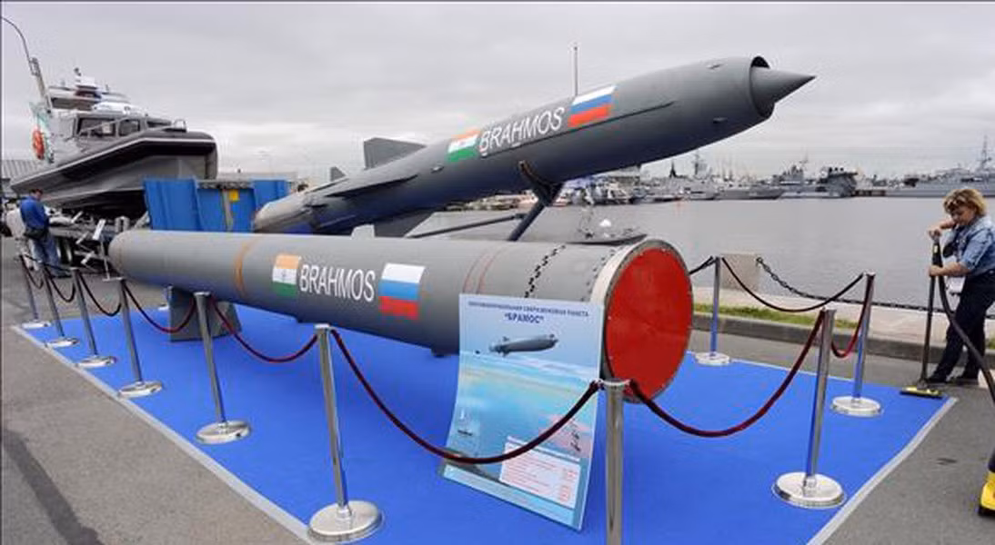 Tên lửa có khả năng đánh vào mọi loại mục tiêu trên bộ và trên biển nằm xa ngoài đường chân trời.