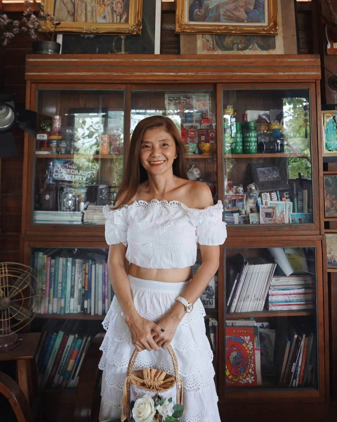 Bà luôn áp dụng công thức phối đồ hài hoà, nửa hở nửa kín đáo trong mọi trường hợp để tránh mắc phải các lỗi phản cảm.