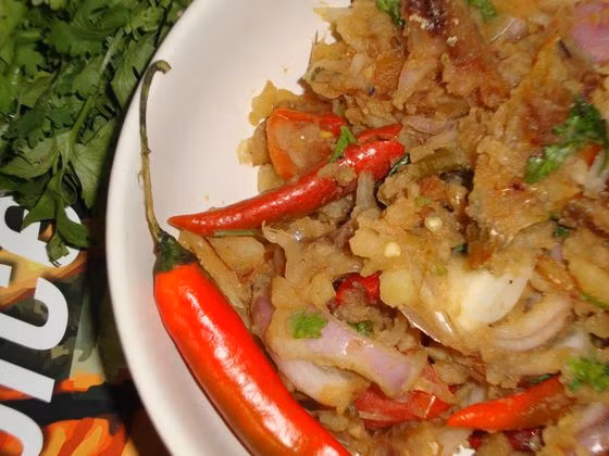 Nahkham: Đặc sản của tộc Garo này gồm một loại cà ri được nấu từ cá khô với tro và rau. Đây là một trong những món có mùi khó ngửi nhất của ẩm thực Ấn Độ.