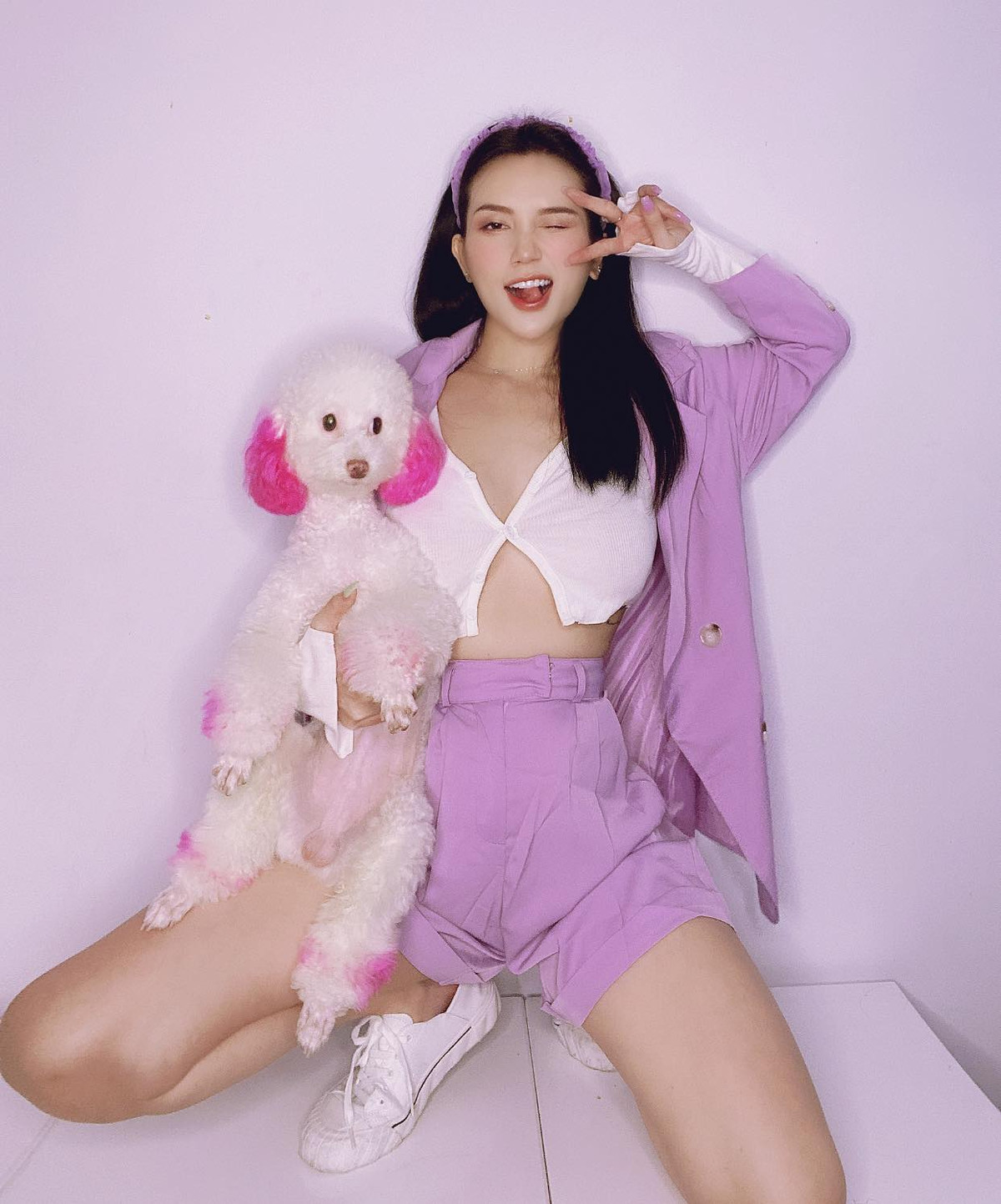 Sĩ Thanh là một trong những giọng ca của showbiz sở hữu cả ngoại hình lẫn phong cách thời trang nóng bỏng.