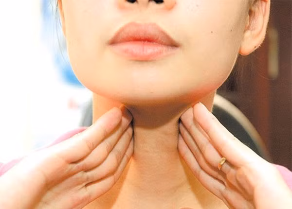 Bệnh cường giáp Trúc Diễm mắc có thể biến chứng cực nguy hiểm - Hình 2 Benh cuong giap Truc Diem mac co the bien chung cuc nguy hiem-Hinh-2