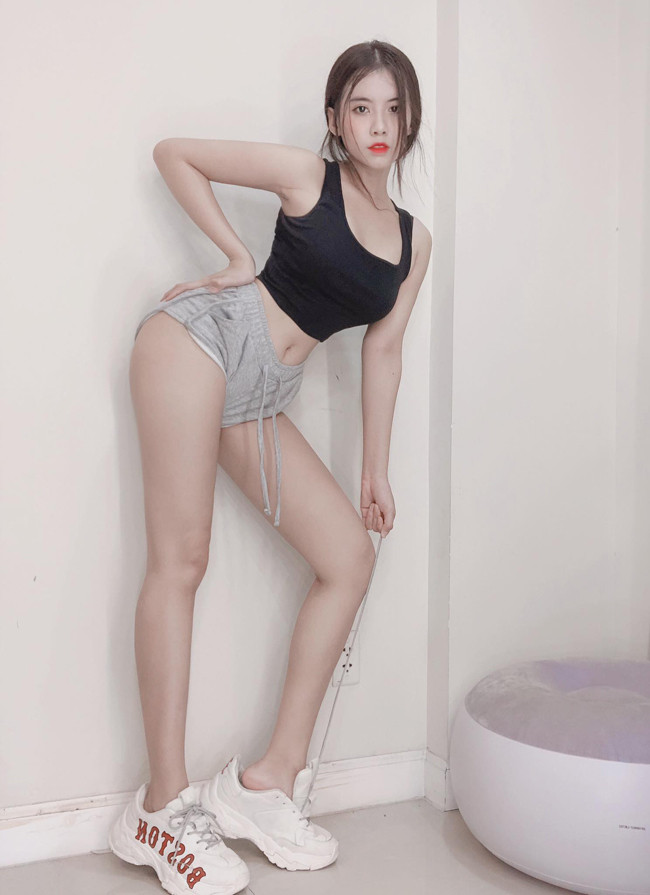 Khả Di gợi cảm đến bất ngờ sau khi giảm cân thành công.