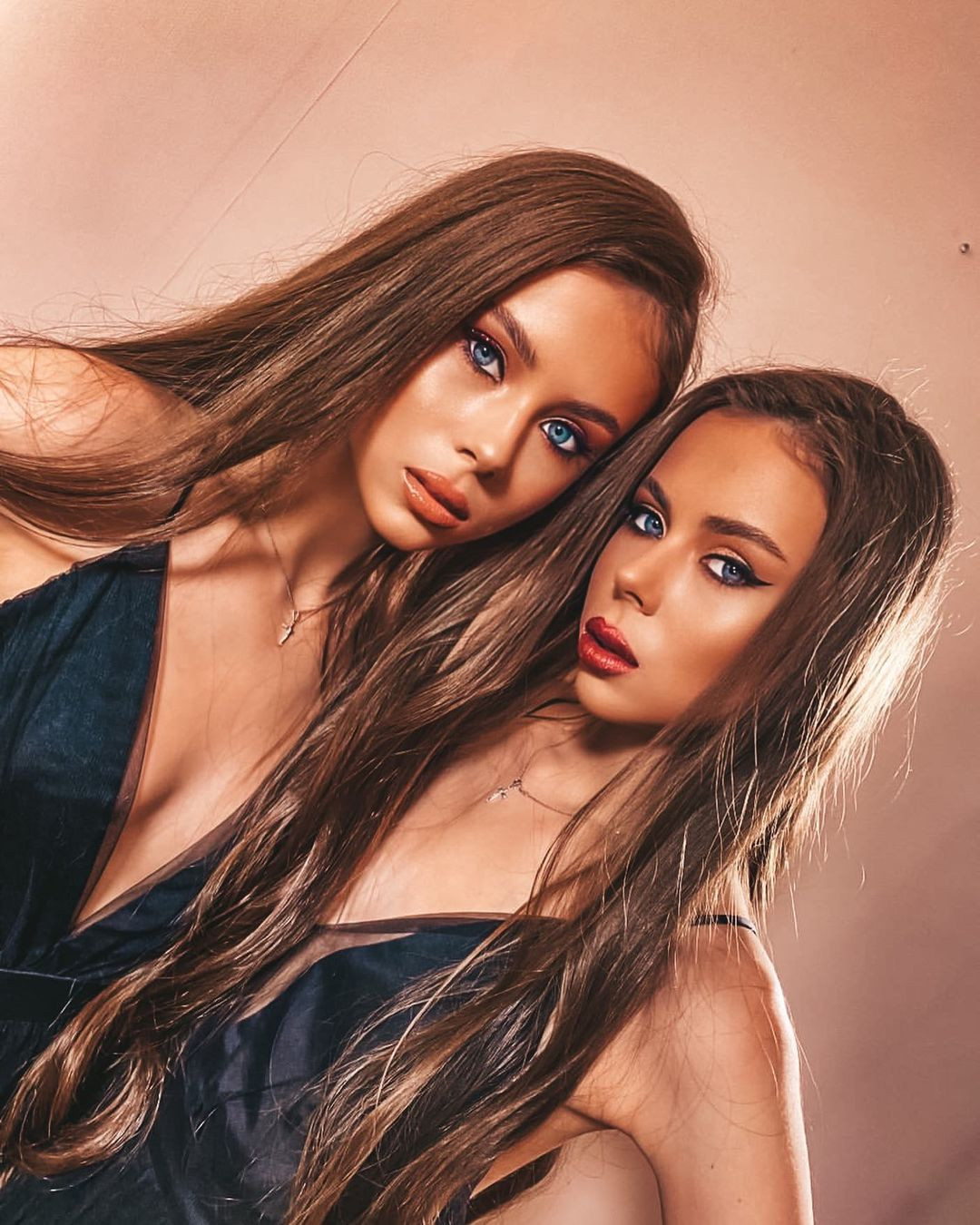 Hai chị em giờ đã lấy lại phong độ thời trang và trở thành những người mẫu có tiếng ở Nga. Ảnh: Internet.