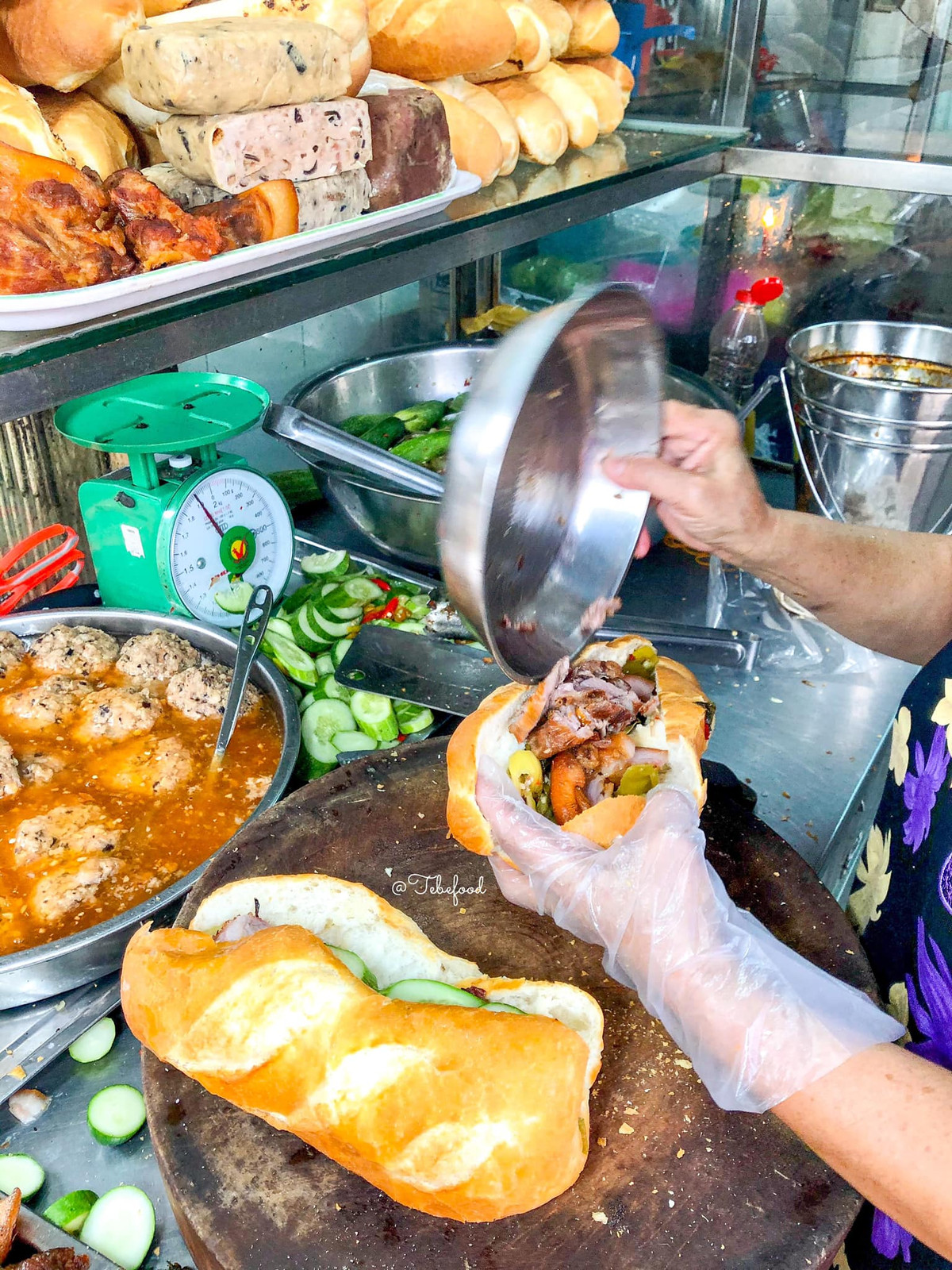 Thịt thấm vị, có một chút mỡ nhưng không đáng kể, kết hợp với vị chua của dưa cải dễ dàng khiến bạn hài lòng.