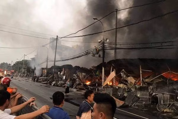 Hon 400 gian hang bi chay rui o Thanh Hoa, dang tam giu nghi pham