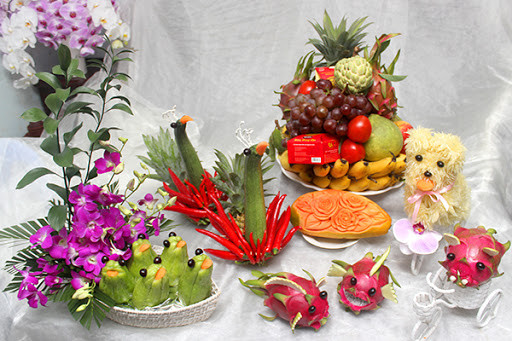 Để trang trí mâm cỗ Trung thu, mỗi người sẽ có những cách làm khác nhau nhưng đa phần sẽ sử dụng các loại hoa quả để xếp, tạo hình con vật ngộ nghĩnh đẹp mắt.