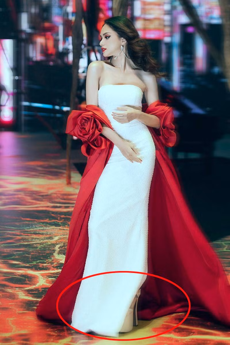 Dù sở hữu chiều cao ấn tượng nhưng cô nàng vẫn rất ưu ái những đôi giày cao gót có độ cao khủng để tôn dáng.