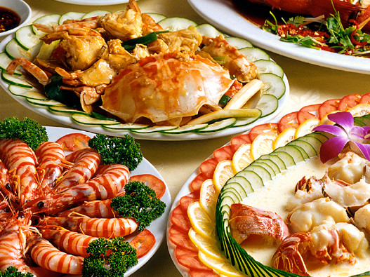 Các loại hải sản: Mẹ bầu nên chuyển sang ăn các loại cá đồng, cua đồng để bổ sung hàm lượng chất béo có công dụng bảo vệ các tế bào da, tăng khả năng đàn hồi của da, bé yêu sau này ra đời không chỉ thông minh mà còn có làn da trắng đẹp, săn chắc.