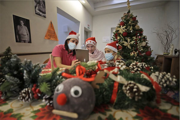 Chum anh the gioi don Giang sinh trong lo so Covid-19-Hinh-4