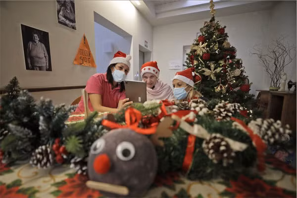 Chum anh the gioi don Giang sinh trong lo so Covid-19-Hinh-4