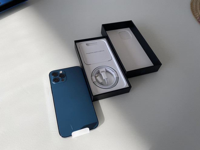 iPhone 12 vua tung ra thi truong da nhan duoc mua loi khen-Hinh-2