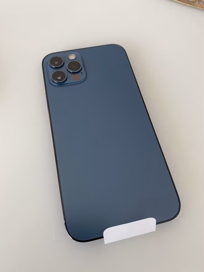 iPhone 12 vua tung ra thi truong da nhan duoc mua loi khen