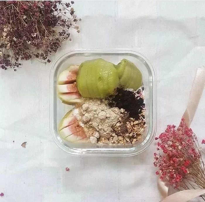 Mỗi ngày, Jini thường uống ít nhất 2 lít nước, uống nhiều canh và luôn đi ngủ trước 10 giờ đêm.