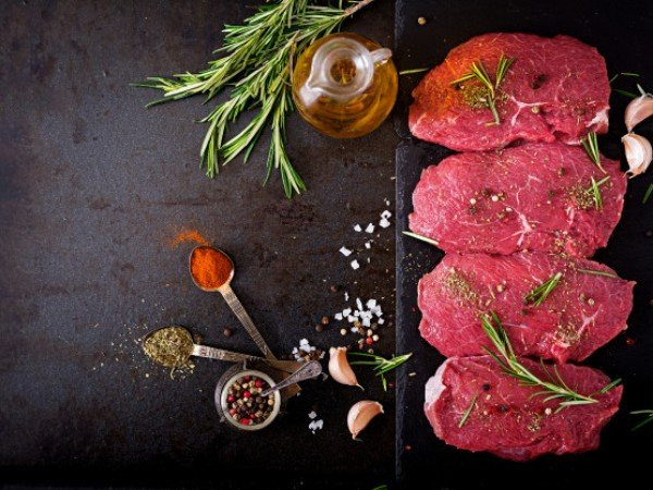 14. Thịt bò là một nguồn cung cấp chất béo không bão hòa đơn, axit linoleic liên hợp (CLA) và các chất dinh dưỡng khác như protein, sắt, kẽm, vitamin B6, vitamin B12, vitamin D, phốt pho, magiê và kali. Khi bạn ăn thịt bò, cơ thể tiêu tốn thêm năng lượng để phá vỡ thức ăn và điều này lại sinh ra nhiệt lượng cơ thể. Ảnh: Internet.